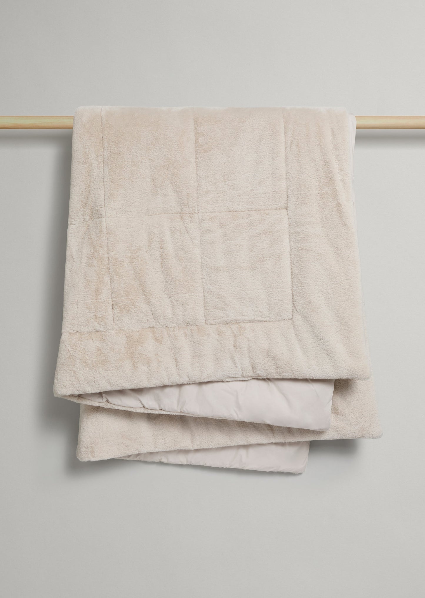 Tranquil- Faux Fur Throw