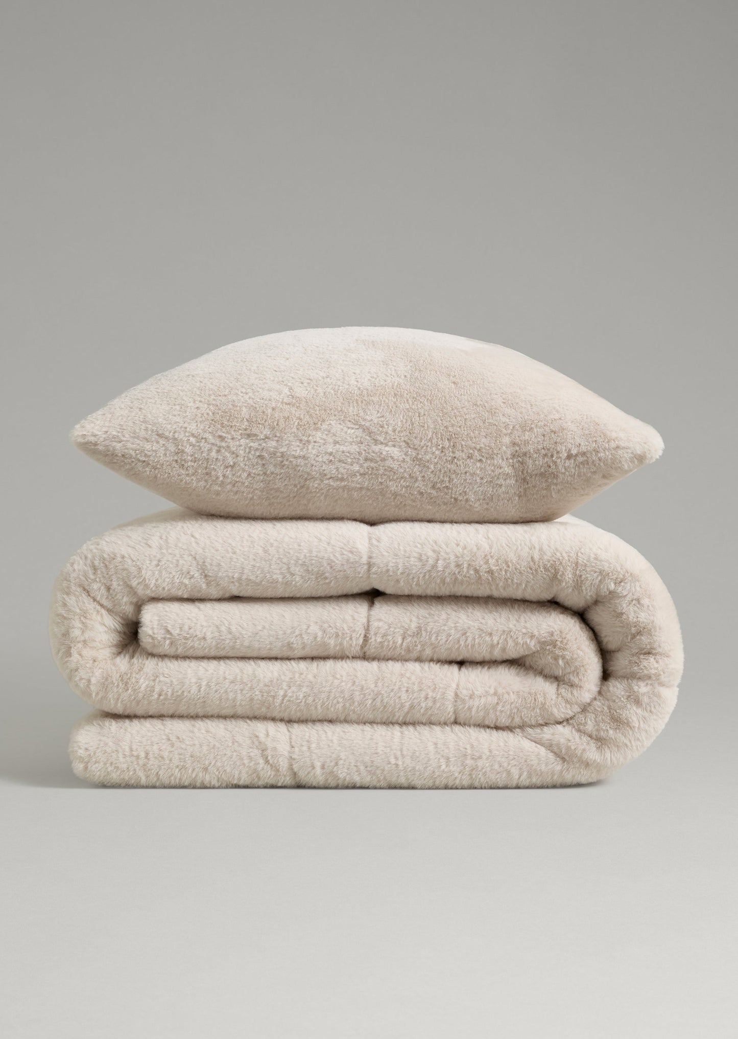 Tranquil- Faux Fur Throw