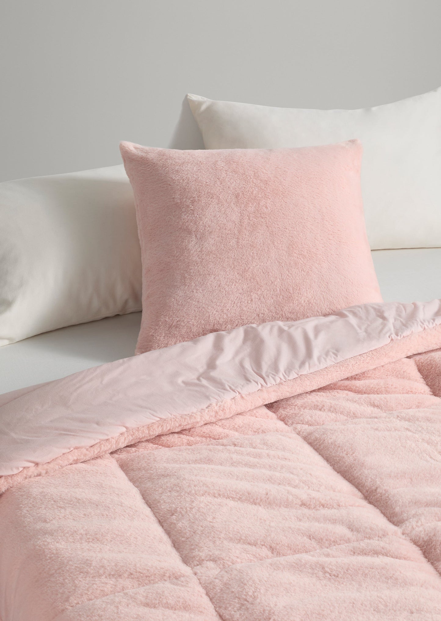 Tranquil - Faux Fur Throw